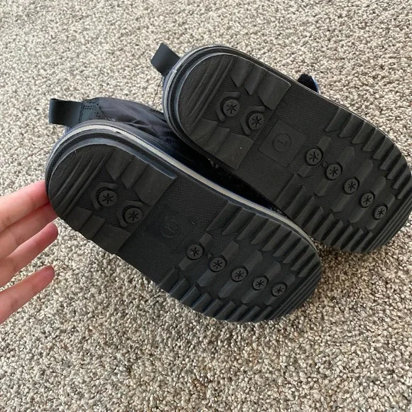 Cat & Jack Grey/Black Snow Boots - Size 1Y - Picture 6 of 6